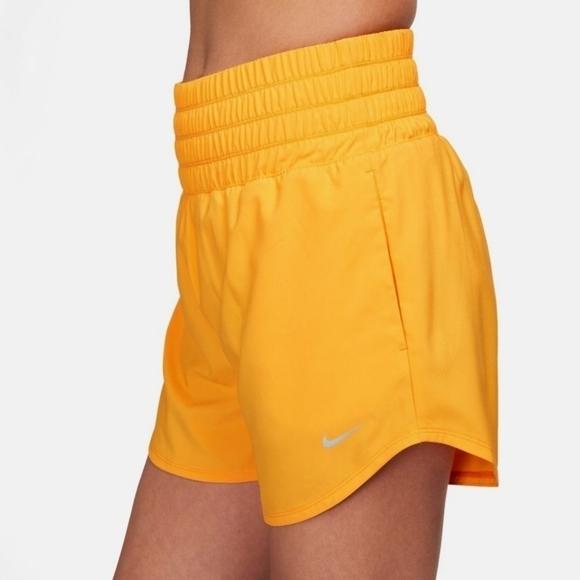 Nike Women's Orange Shorts Size XS NWT - Picture 4 of 8